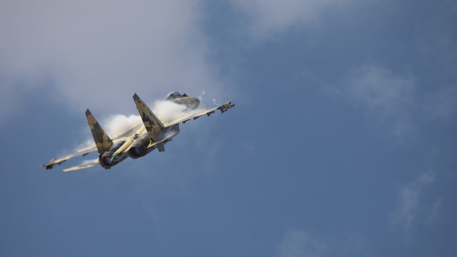 爱游戏赛事中心-“简阳文体中心：羽毛球赛成为观众的新宠，选手技巧惊艳四座”