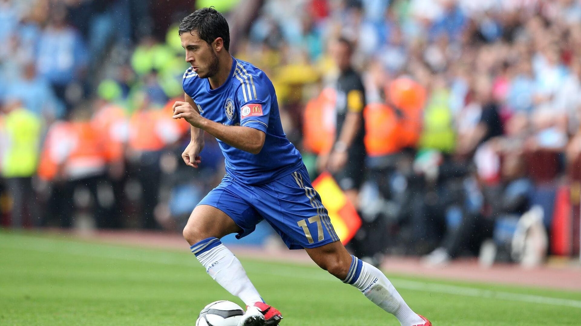 ayx-高潮不断！王强压哨三分震撼全场，助队完成逆转！